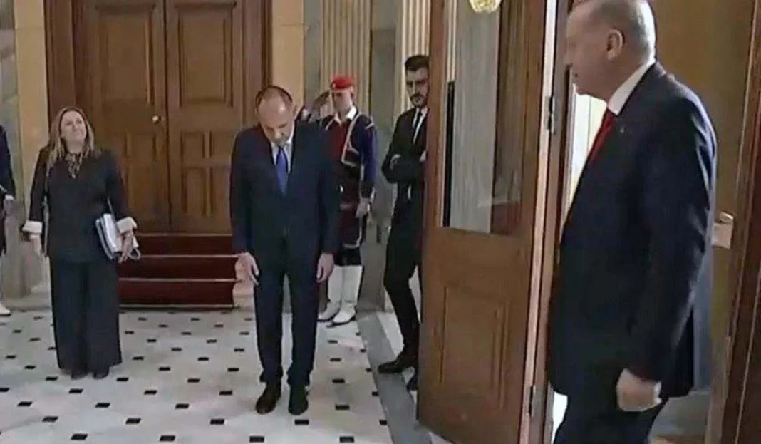 a140ec726c943c47f653ea9f0c2e95f0_XL