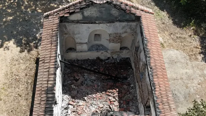 Καταστράφηκε από πυρκαγιά ιστορικός ναός στη Χαλκιδική – (ΦΩΤΟ)