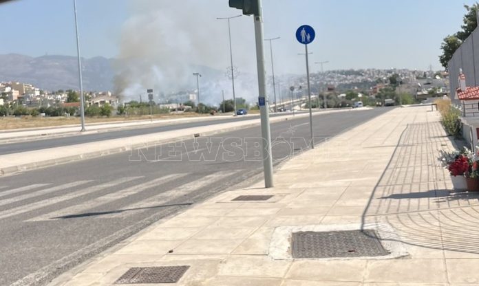 Φωτιά τώρα στη Θηβών – Διακοπή κυκλοφορίας