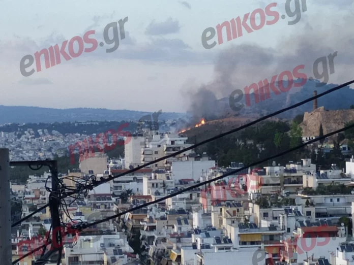 Φωτιά στο Άλσος Βεΐκου – Μεγάλη κινητοποίηση της Πυροσβεστικής