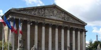 Γαλλία: Ροζ σκάνδαλο με «μέντιουμ» και τον δήμαρχο της πόλης των swingers!