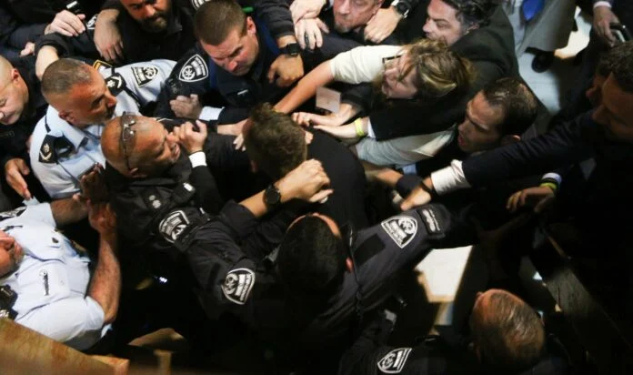 israel_syllipsi_frourou_ellina_proxenou-696x412