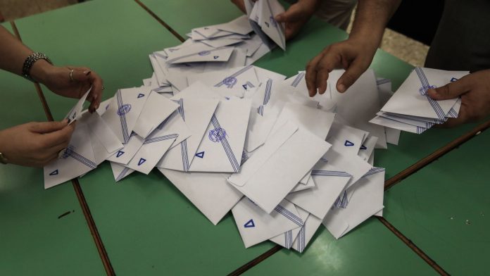 ALCO: Άνοδος για τη ΝΔ, δεύτερο το ΠΑΣΟΚ, σε πτώση η Πλεύση – Τι ζητά το 55% για τα Τέμπη