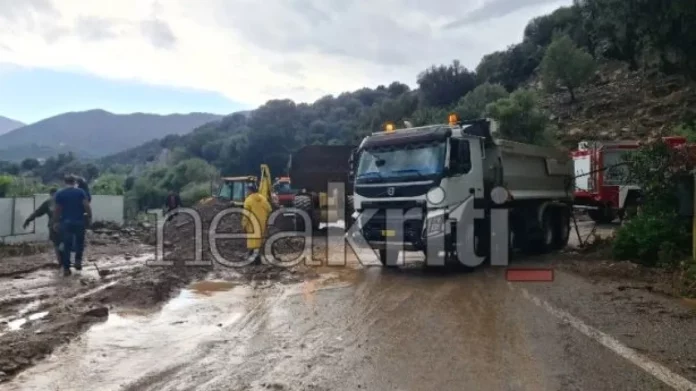 Κρήτη: Προβλήματα από την ισχυρή καταιγίδα – Κατολισθήσεις στον ΒΟΑΚ, ουρές χιλιομέτρων