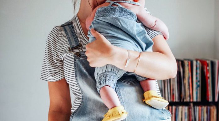 ΔΥΠΑ: «Κόλλησαν» οι πληρωμές του επιδόματος μητρότητας στις αυτοαπασχολούμενες λόγω πλατφόρμας