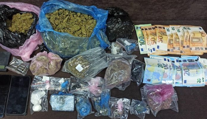 Θεσσαλονίκη: H “Roxy” μύρισε τα ναρκωτικά – Χειροπέδες σε διακινητή