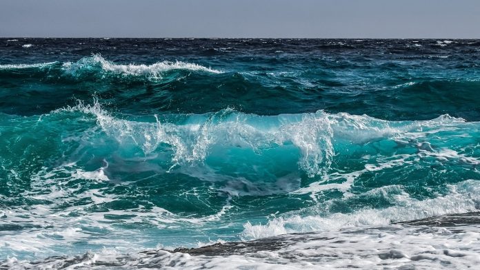 Κρήτη: Χαροπαλεύει 25χρονος – Προσπάθησε να κάνει βουτιά και έπεσε με το κεφάλι στα βράχια