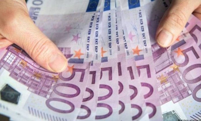 Τέλος τα μετρητά στις συναλλαγές μας – Το πρόστιμο αν πληρώσετε μετρητοίς