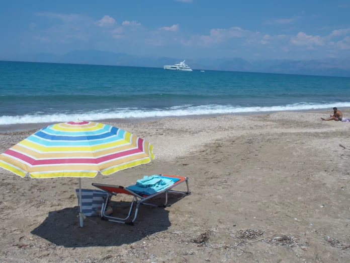 Επίδομα διακοπών 200 ευρώ: Όλοι μπορούν να κάνουν αίτηση – Δεν υπάρχουν κριτήρια