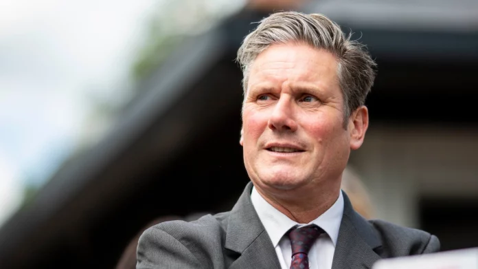 Βρετανία: Οι Εργατικοί δεσμεύθηκαν να μειώσουν τη μετανάστευση, αν εκλεγούν