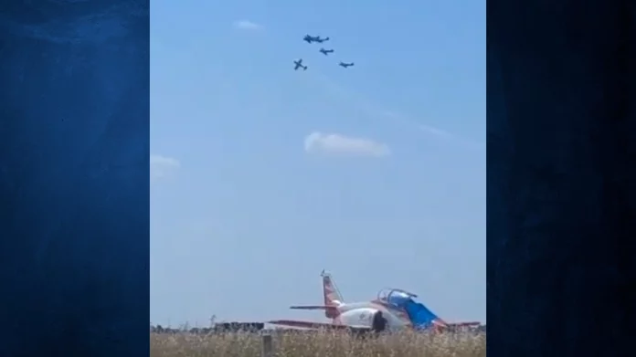 Σύγκρουση αεροσκαφών σε αεροπορικό σόου στην Πορτογαλία, νεκρός ένας πιλότος – (VIDEO)