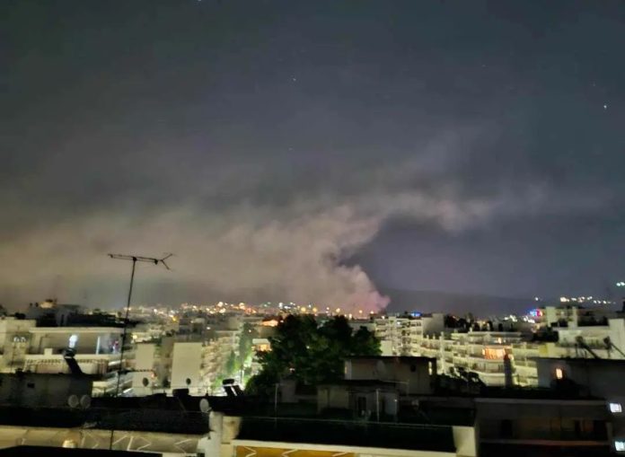 Θεσσαλονίκη: Έντονη δυσοσμία και αναστάτωση προκάλεσε φωτιά στην Πυλαία
