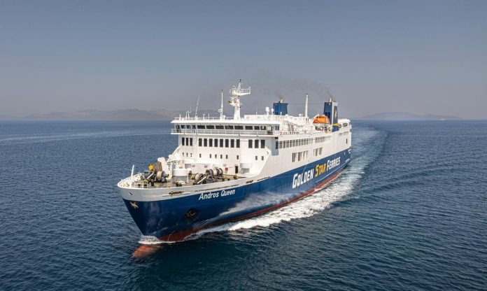 Βγήκε γυμνός στο κατάστρωμα του Andros Queen και… άρχισε να προσεύχεται – Οδηγήθηκε στο ψυχιατρείο
