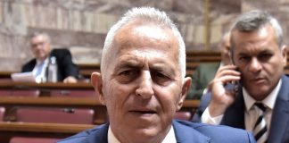 Παραδοχή Αποστολάκη για τον ΣΥΡΙΖΑ: “Ξέρετε κανένα κόμμα που να μην έχει μαύρα;”