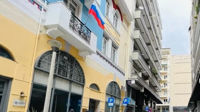 Θεσσαλονίκη: Έριξε λευκή μπογιά στο Γενικό Προξενείο της Ρωσίας – Συνελήφθη ένας 29χρονος