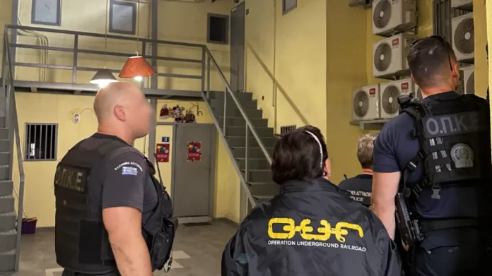 Εξαρθρώθηκε κύκλωμα μαστροπείας που δρούσε στο Μεταξουργείο