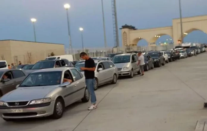 Ουρές χιλιομέτρων στον Έβρο από Τούρκους που ήθελαν να έρθουν εκδρομή την Ελλάδα