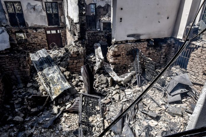 Φωτια στην Αχαΐα: Τουλάχιστον έξι σπίτια κάηκαν – Τις πληγές τους μετρούν οι κάτοικοι