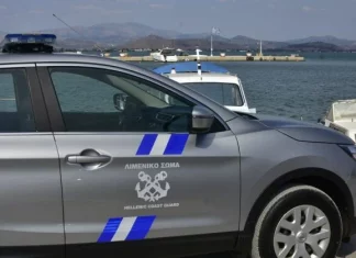 «Βούτηξε» στη θάλασσα αυτοκίνητο στη Σαλαμίνα