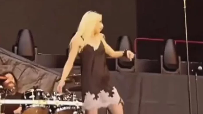 Νυχτερίδα δάγκωσε τραγουδίστρια σε συναυλία στην Ισπανία – Θα κάνει θεραπεία για λύσσα για δύο εβδομάδες