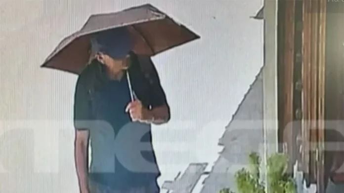 Εντείνεται το μυστήριο στη Σύμη: Φωτογραφία ντοκουμέντο δείχνει τον παρουσιαστή του BBC να έχει περάσει το επικίνδυνο μονοπάτι