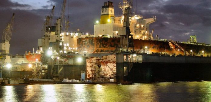 Συμφωνία για παραγωγή ρυμουλκών στα ναυπηγεία με στόχο την ασφάλεια στα λιμάνια