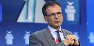 Αλέξης Πατέλης: Με το στίχο «σιγά μην φοβηθώ» απαντά στην ομοφοβική επίθεση του Βασίλη Στίγκα