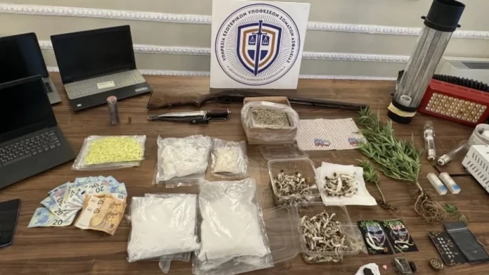 Ειδικός φρουρός συμμετείχε σε συμμορία που διακινούσε ναρκωτικά σε Αθήνα και Κόρινθο