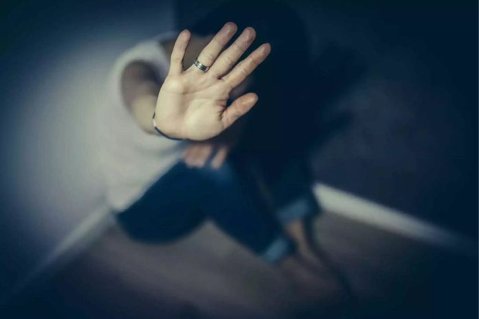Ρόδος: Της έπιασα το φόρεμα από την τιράντα, όχι σεξουαλικά, λέει η 35χρονη Βρετανίδα που κατηγορείται για βιασμό 20χρονης