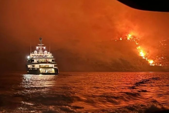 Αποκάλυψη: Διαφωνίες κι ερωτήματα για τη φωτιά από «βεγγαλικά» στην Ύδρα
