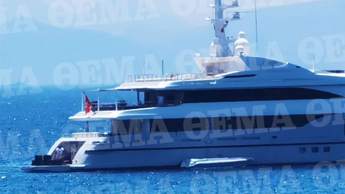 Φωτιά στην Ύδρα: Συνελήφθησαν τα 13 μέλη του πληρώματος της θαλαμηγού από όπου έριξαν πυροτεχνήματα – Κατασχέθηκε το σκάφος