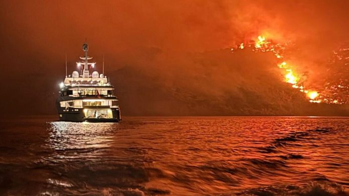 Ύδρα: Έρευνα της υπηρεσίας Εσωτερικών Υποθέσεων της ΕΛΑΣ για τους χειρισμούς Πυροσβεστικής και Λιμενικού