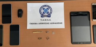 Γλυφάδα: Εξάρθρωση σπείρας που διέπραττε κλοπές σε σπίτια ηλικιωμένων – Προσποιούνταν τους υπαλλήλους εταιρείας ηλεκτρικής ενέργειας