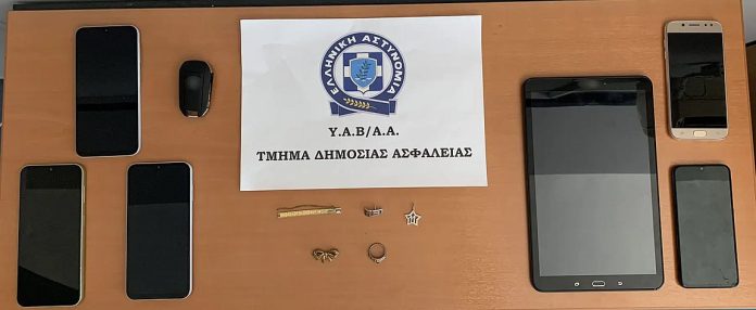 Γλυφάδα: Εξάρθρωση σπείρας που διέπραττε κλοπές σε σπίτια ηλικιωμένων – Προσποιούνταν τους υπαλλήλους εταιρείας ηλεκτρικής ενέργειας