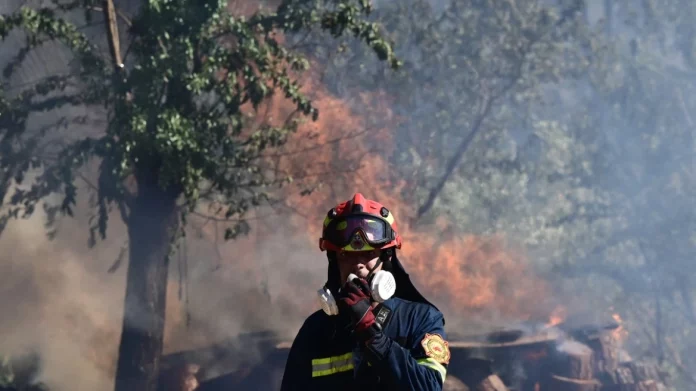 Φωτιά στην περιοχή του Φιλοπάππου