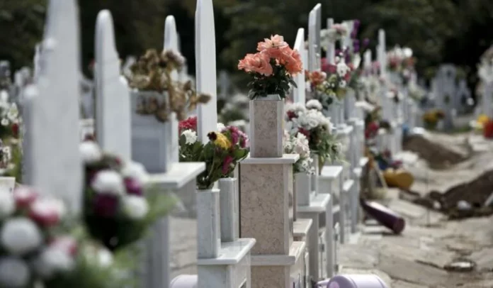 Χαμός στο Ηράκλειο: Βγήκαν τα μαχαίρια σε κηδεία ηλικιωμένης… για την κάλυψη των εξόδων