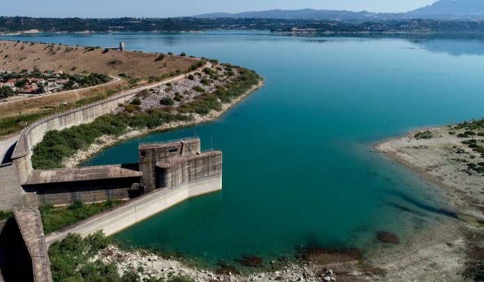 Συναγερμός για τη λειψυδρία από Έβρο μέχρι Κρήτη: 14 δήμοι σε έκτακτη ανάγκη – «Τα περισσότερα φράγματα στέρεψαν»