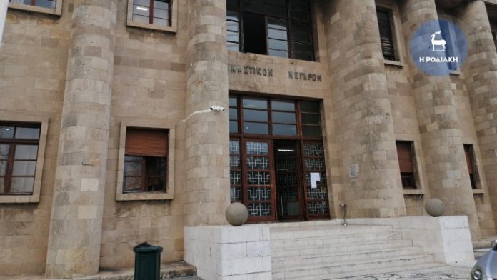 Ρόδος: Φυλάκιση 4,5 ετών σε Ροδίτη που είχε κρύψει 8 αλλοδαπούς σε φορτηγό