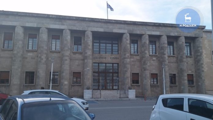 Ρόδος: Στον ανακριτή 35χρονη Αγγλίδα που κατηγορείται για βιασμό 20χρονης