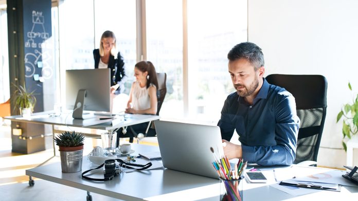 Εξαήμερη εργασία: Μοντέλο 4 ημερών σε ΕΕ, Αμερική και Ασία, στις 6 ημέρες η Ελλάδα