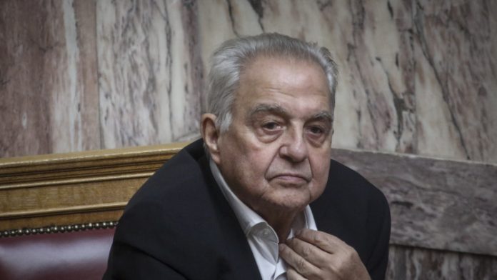 Αλέκος Φλαμπουράρης: Στο νοσοκομείο με έμφραγμα ο πρώην υπουργός του ΣΥΡΙΖΑ
