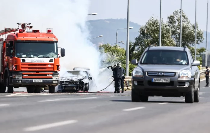 Σέρρες: Πυρκαγιά σε φορτηγό σε άξονα της Εγνατίας Οδού – Επεκτάθηκε σε χόρτα, εκτροπή της κυκλοφορίας