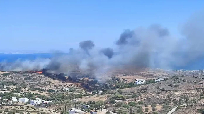 Φωτιά στη Χρούσα Σύρου – Εστάλη 112 για εκκένωση