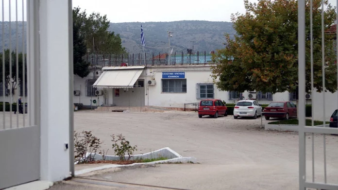 Φυλακές Ιωαννίνων – «Ένα μύριο καθαρό στην τσέπη» – «Δεν θα μας πιάσουν, κρύψτα κάπου»: Οι διάλογοι που «έκαψαν» το κύκλωμα