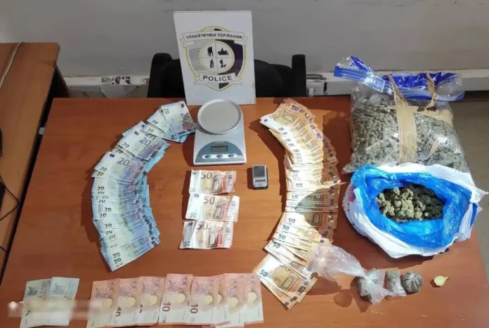 Γαλάτσι: Συνελήφθη 32χρονος για διακίνηση ναρκωτικών και πλαστογραφία – Τι έκρυβε στο σπίτι του