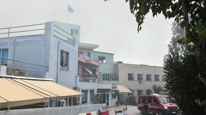 Φωτιά στην Πάτρα: Αναστέλλεται προσωρινά η λειτουργία του Καραμανδάνειου νοσοκομείου Παίδων
