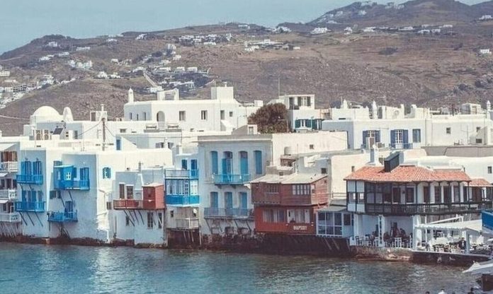 Μύκονος: Του επιτέθηκε με μεταλλικό λοστό και κατσαβίδι μέρα μεσημέρι