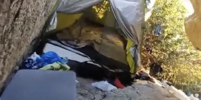 Μύκονος: Διαρρήκτες έμεναν σε σκηνή και έκρυβαν τα κλοπιμαία σε βράχους