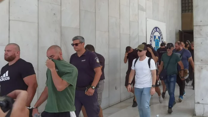 Οργανωμένος οπαδός σε αντιδήμαρχο: Θα ρίξουμε καμιά φάπα; – Οι συνομιλίες που «καίνε» τα μέλη της συμμορίας εκβιαστών