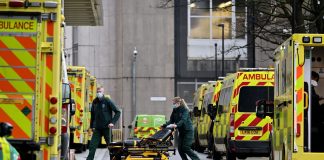 Στην Βρετανία πλέον θα ρωτούν τους άνδρες αν είναι έγκυοι πριν υποβληθούν σε ακτινογραφίες!